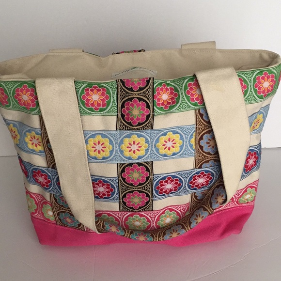 Hadley Poller Handbags - 🎉 Make your best offer Hadley Poller quilted tote